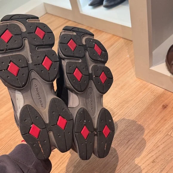 New Balance 9060 Black and Gray Athletic Shoes - Picture 6 of 6